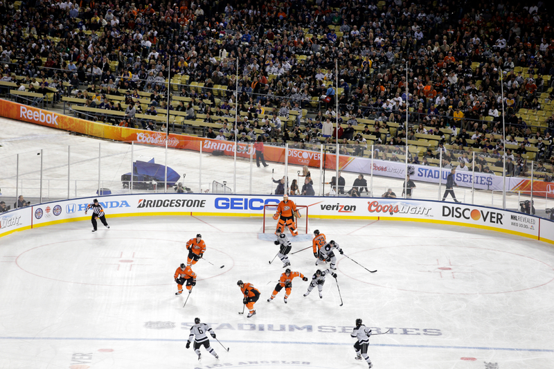 Illustration for article titled Outdoor Hockey In Los Angeles Made For Some Awesome Photos